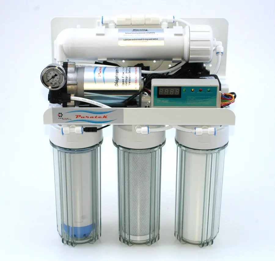 Multi-stage water filter unit with three clear filter housings and a pump